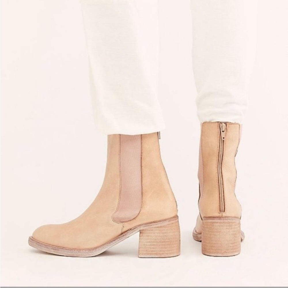 Free People Essential Chelsea Leather Boots Chalk NWOB - Picture 3 of 13